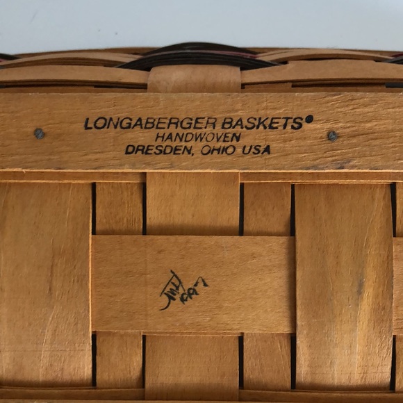 Longaberger basket with liner - Picture 5 of 8
